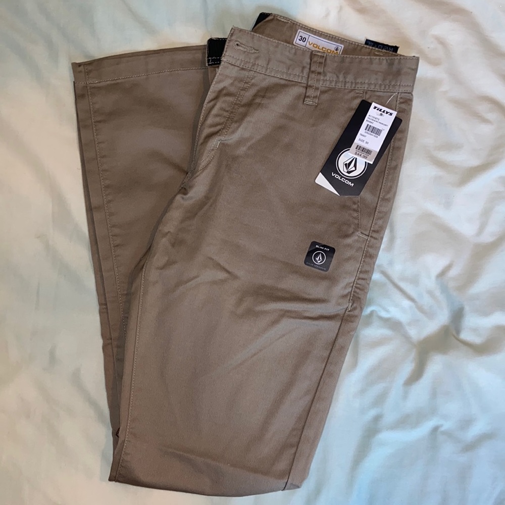 NWT Volcom Slim Fit Khaki Pants Size 30